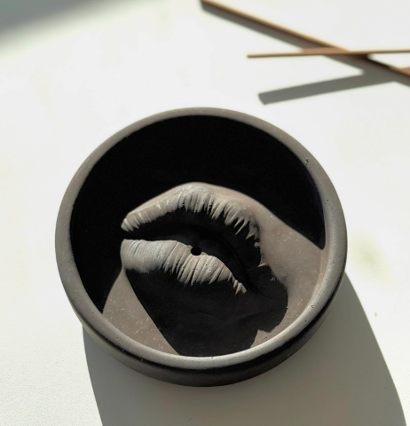 Lovely Lips Cement Incent Holder