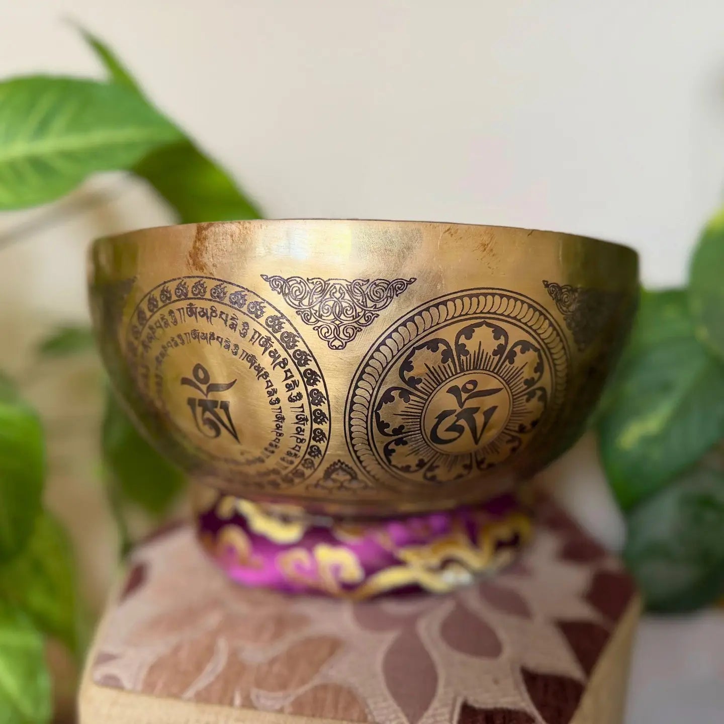 Handmade Green Tara Singing Bowl – Seven Metal Tibetan Sound Bowl | Crafted in Nepal